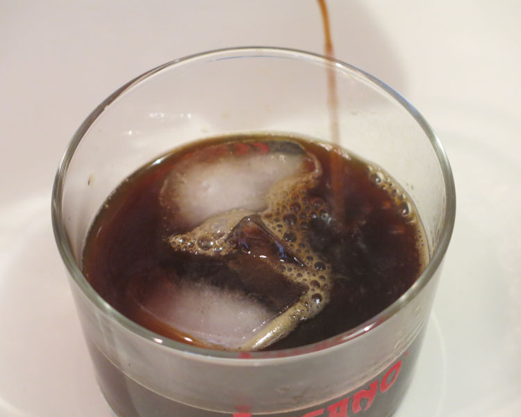 Caffè freddo con ghiaccio
